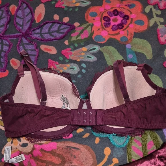 Victoria's Secret Velvet And Lace Bra And Thong Set in Deep Burgundy - Picture 10 of 12